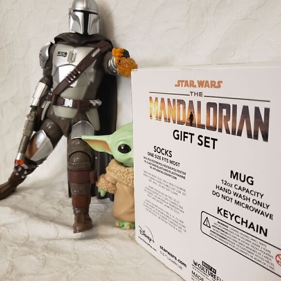 Talking Mando and small baby Yoda + gift set - Star wars mandalorian set. - Picture 5 of 5